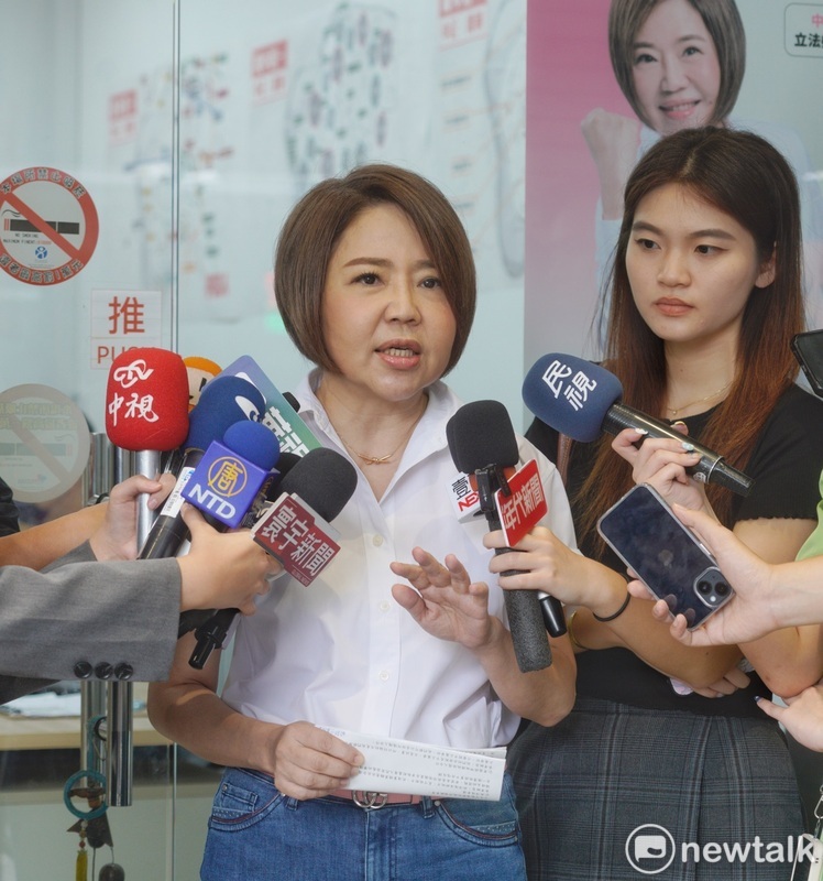 無黨籍台北市第五選區（中正、萬華）立委參選人于美人因應最近選戰議題的變化在總部受訪。   圖：張良一 / 攝