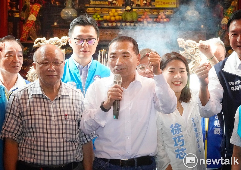 國民黨總統參選人侯友宜到松山慈祐宮參拜。&nbsp;&nbsp;&nbsp;圖：張良一/攝