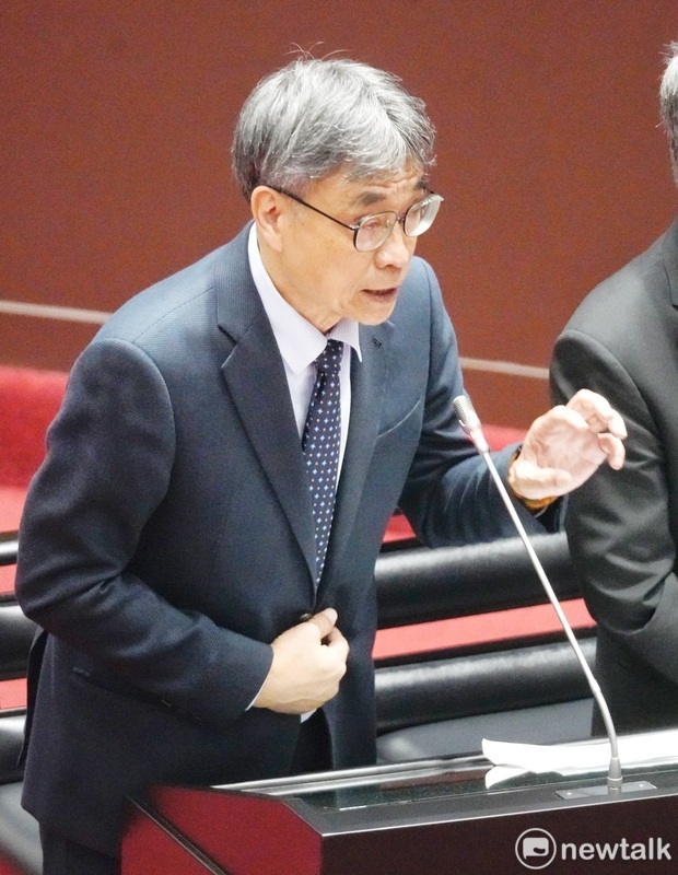農業部代理部長陳駿季在立院院會備詢。   圖：張良一/攝