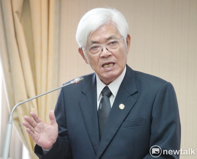 中選會主委李進勇在立院內政委員會備詢。   圖：張良一/攝。