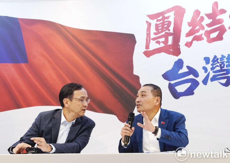 謝國樑提到，自己與蕭旭岑進行通話過後，雙方共同交換意見理念一致，認為應該要進行全民調，並且呼籲藍白雙方一定要重視。（圖左：國民黨主席 朱立倫、 圖右：國民黨總統參選人 侯友宜）   圖：張良一/攝  （資料照）