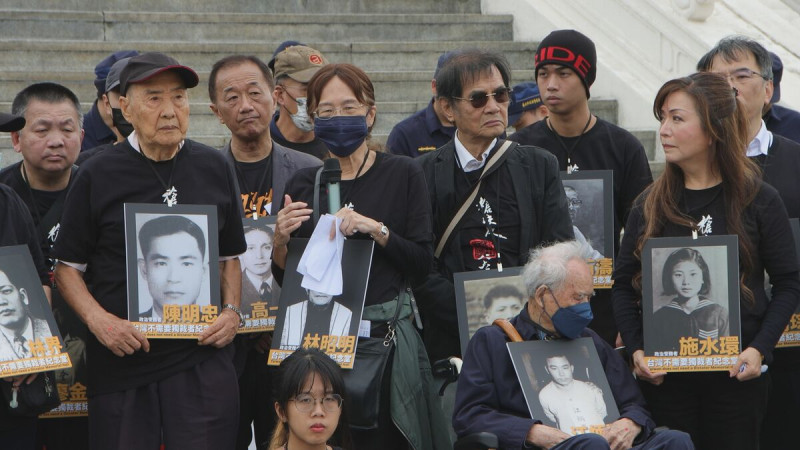 蔣介石冥誕前夕， 政治受難者家屬呼籲政府要將中正紀念堂轉型。   圖：新台灣和平基金會提供