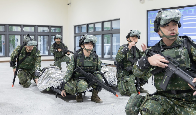 國防醫學院衛勤訓練中心「戰術戰傷及災難事故救護訓練大樓」4日上午舉行落成啟用典禮,蔡英文也出席。 圖:總統府提供