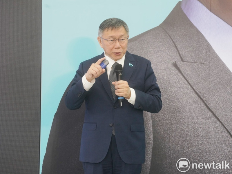 台灣民眾黨總統參選人柯文哲舉行記者會，公布勞動政策。   圖：張良一 / 攝