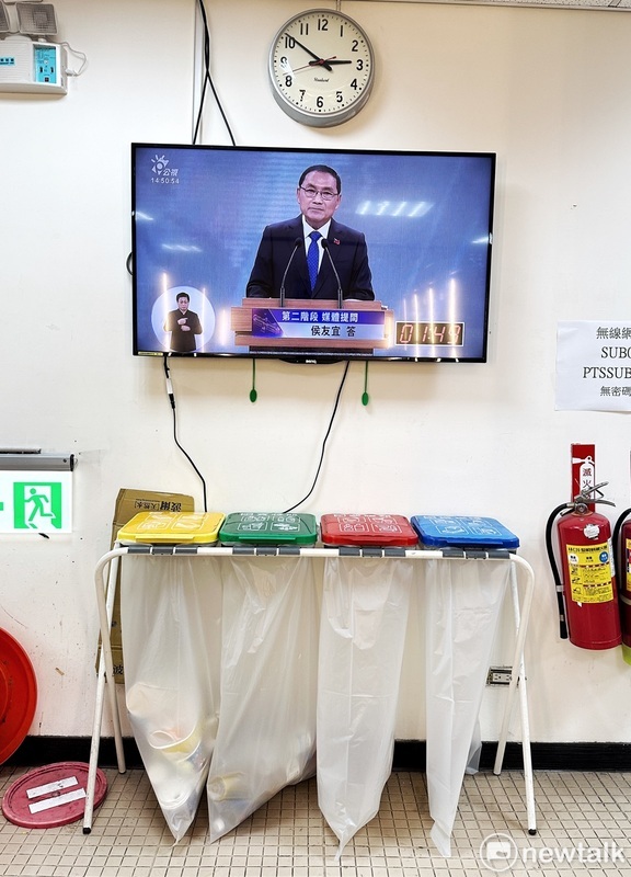 國民黨總統候選人侯友宜出席總統大選電視辯論會。   圖：張良一 / 攝