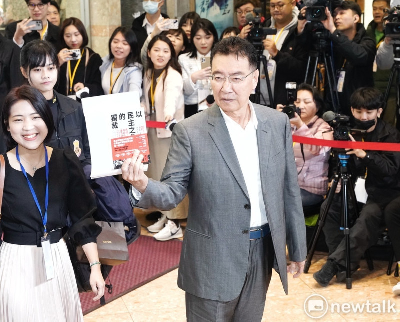 國民黨副總統候選人趙少康出席總統大選電視辯論會。   圖：張良一/攝
