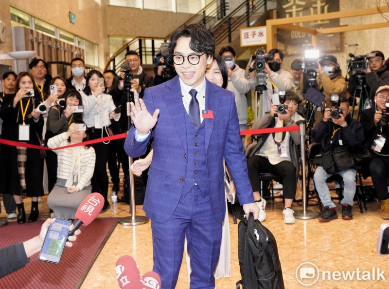 《賀瓏夜夜秀》主持人賀瓏受國民黨副總統候選人之邀請，前往公視参觀電視辯論會。   圖：張良一 / 攝