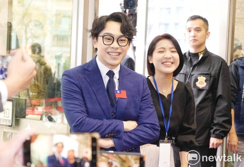 《賀瓏夜夜秀》主持人賀瓏受國民黨副總統候選人之邀請，前往公視参觀電視辯論會。   圖：張良一 / 攝
