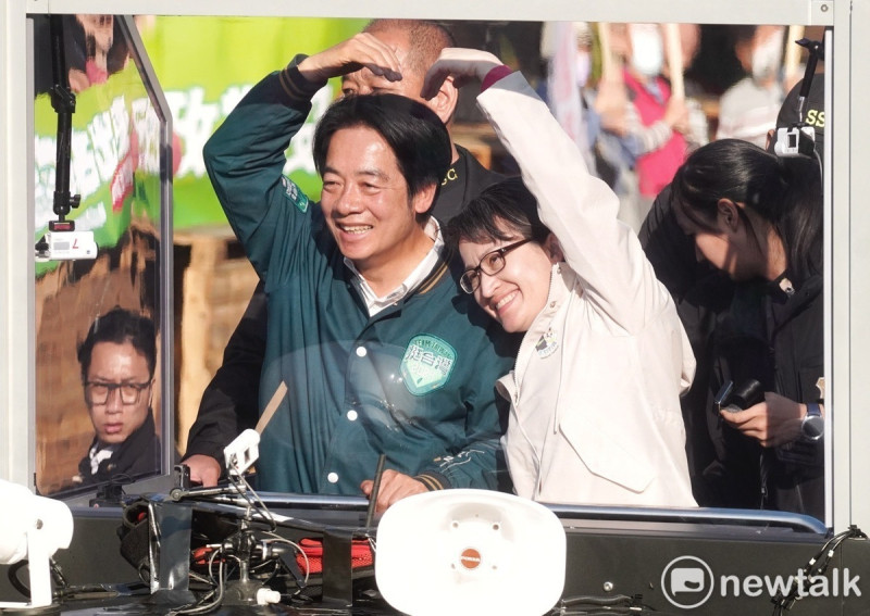 賴清德與蕭美琴在台北市車隊掃街，受到熱烈歡迎。   圖：張良一攝