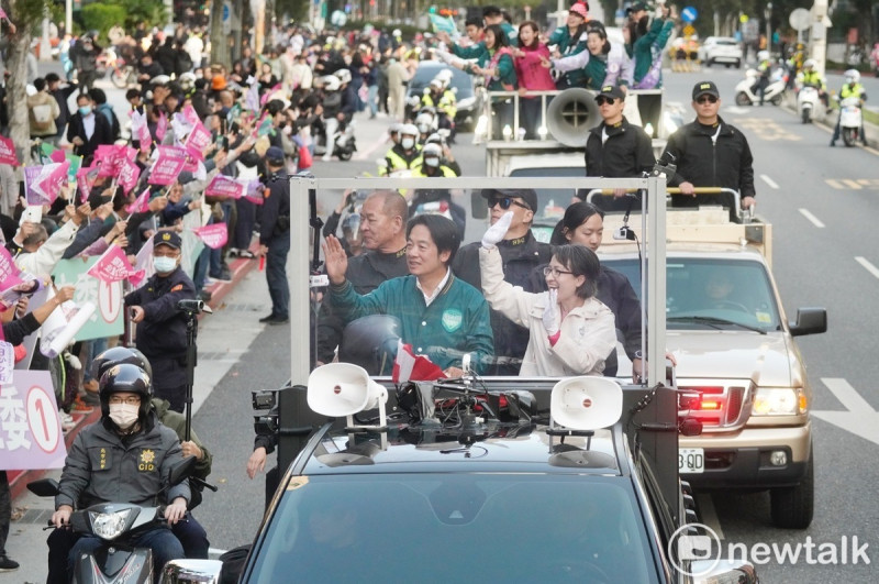  賴清德與蕭美琴在台北市車隊掃街，氣氛熱烈。 圖：張良一攝 