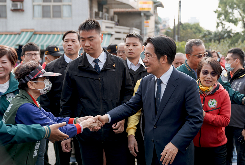  賴清德赴高雄參香謝票。 圖：民進黨提供 