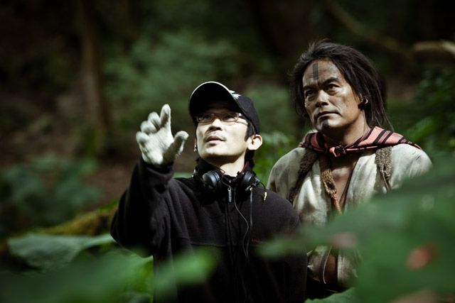  導演魏德聖與他的電影《賽德克．巴萊》中飾演莫那．魯道的林慶台。 圖／希望影視 