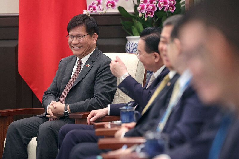 林佳龍、吳釗燮等人陪同蔡英文接見史瓦帝尼王國外交暨國際合作部長戴柏莉暨夫婿。 圖:總統府提供 林佳龍、吳釗燮等人陪同蔡英文接見史瓦帝尼王國外交暨國際合作部長戴柏莉暨夫婿。 圖:總統府提供