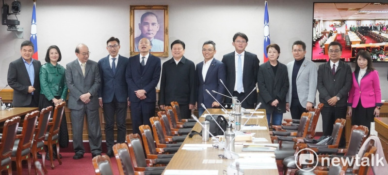 新上任的立法院長韓國瑜首度邀集朝野黨團舉行朝野協商。   圖：張良一 / 攝
