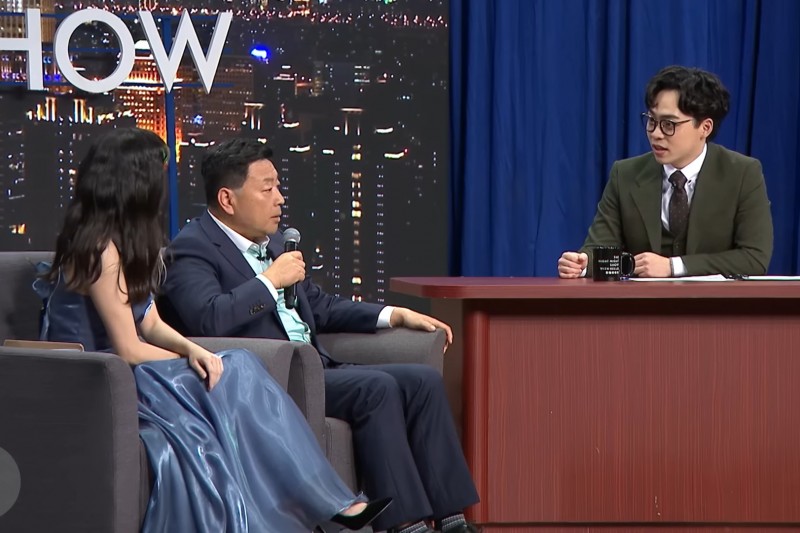  賀瓏在節目中跟著王志安涉嫌言語霸凌的言語拍手叫好。 圖／翻攝自YouTube／STR Network 