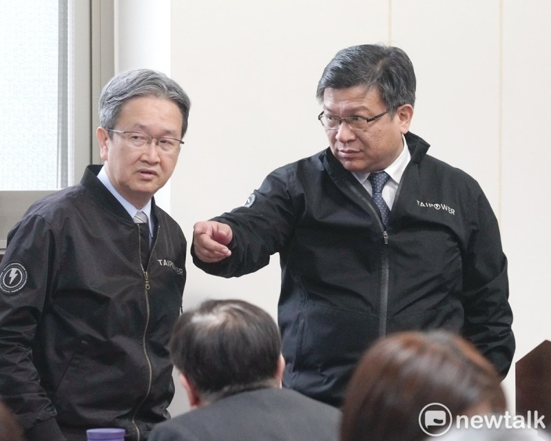台電總經理王耀庭(圖左)   圖：張良一/攝（資料照）