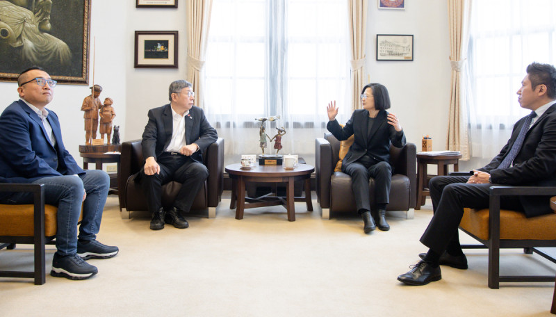 民眾黨主席柯文哲14日和蔡英文總統在總統府會談。   圖：總統府提供（資料照）