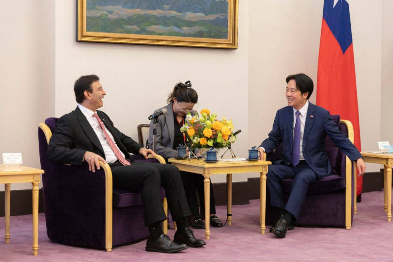  巴拉圭國會暨參議院議長歐斐拉會晤賴清德，承諾無條件支持台灣。 圖：總統府提供 