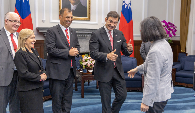  蔡英文接見巴拉圭共和國國會暨參議院議長歐斐拉訪團。 圖：總統府提供 