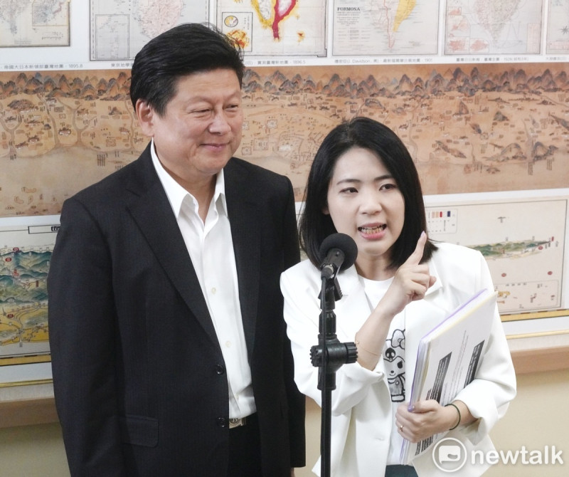 國民黨立委徐巧芯（圖右）。   圖：張良一/攝（資料照）