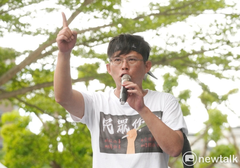 台灣民眾黨主席柯文哲、多位黨公職和數千支持者在民進黨中央黨部前的北平東路舉行519 草根決心行動。圖為黃國昌。   圖：張良一/攝