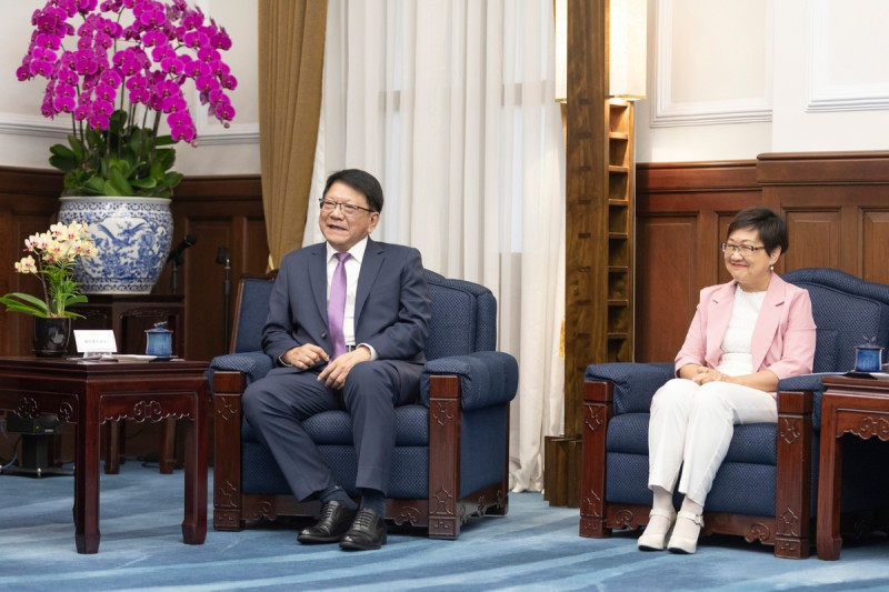  潘孟安、徐佳青陪同接見北美洲台灣商會聯合總會回國訪問團。 圖：總統府提供 