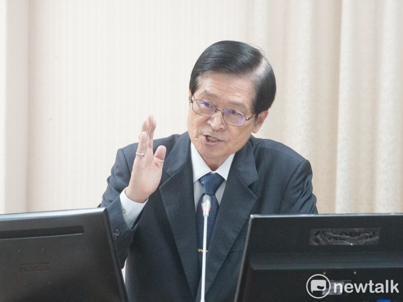 退撫會主委嚴德發在立院外交及國防委員會備詢。   圖：張良一/攝