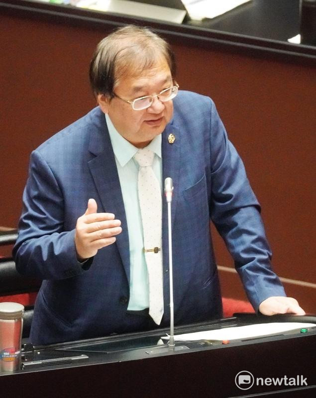 衛福部長邱泰源詢。   圖：張良一／攝