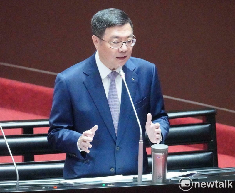 行政院長卓榮泰說明立法院職權行使法及中華民國刑法移請立法院覆議案及備詢。   圖：張良一/攝