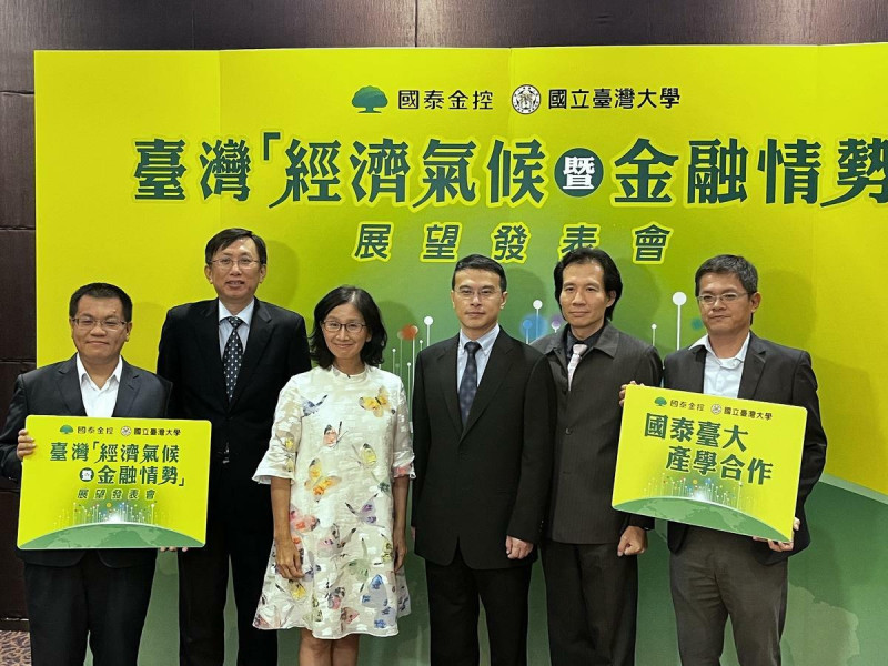 因出口復甦、投資改善、消費穩健，國泰與台大團隊上修今年GDP預測值至3.6%   圖：黃偉柏／攝