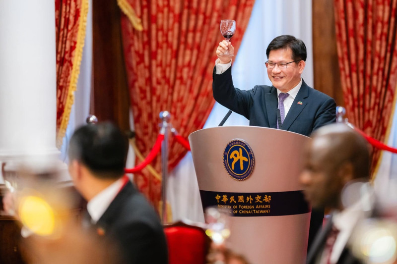聖克里斯多福總理德魯伉儷訪台，外交部長林佳龍設宴款待。   圖：翻攝自林佳龍臉書