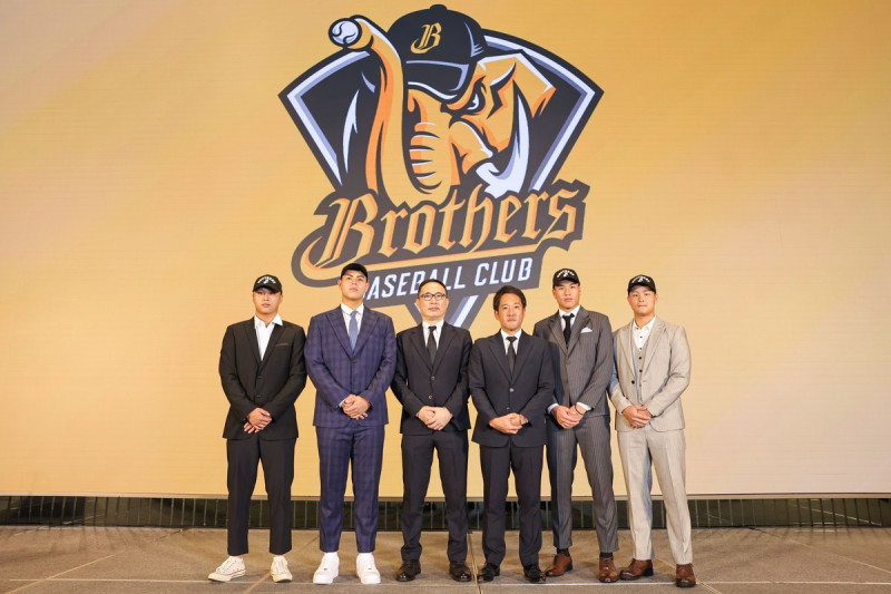 今年中職選秀，總教練平野惠一受訪時明顯比過去例行採訪嚴肅許多。他坦言，「因為有很強烈的責任感。」   圖：中華職棒聯盟／提供