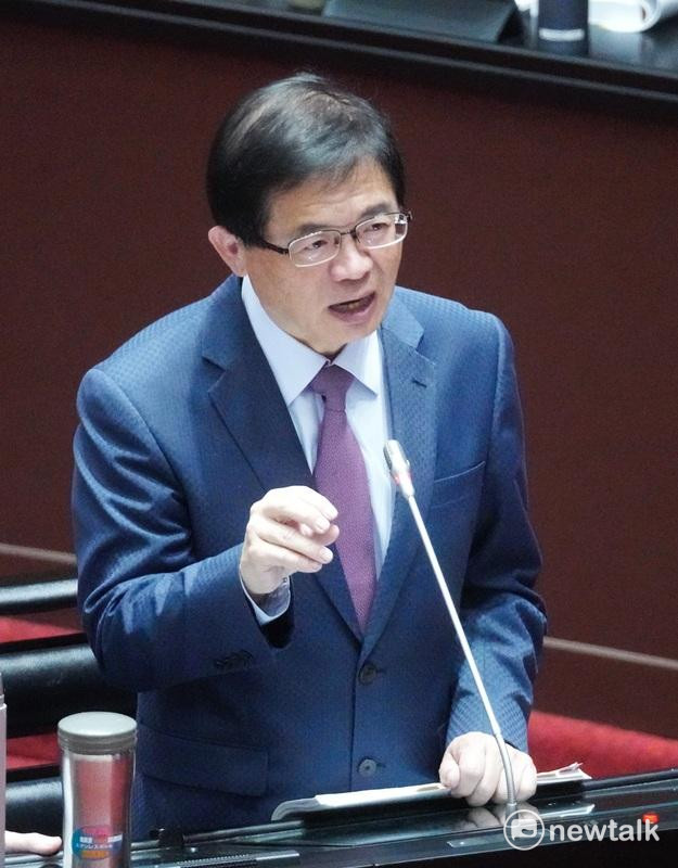 4月國際客少20萬，李孟諺表示持續朝1000萬目標達成。   圖：張良一/攝