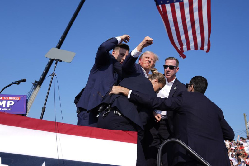 美國前總統川普（Donald Trump）於當地時間7月13日晚間在賓州參加造勢活動時，遭遇槍擊事件。   圖：美聯／達志影像