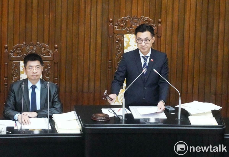 立法院副院長江啟臣敲槌，三讀《證券交易法》第14條修正案。   圖：張良一/攝