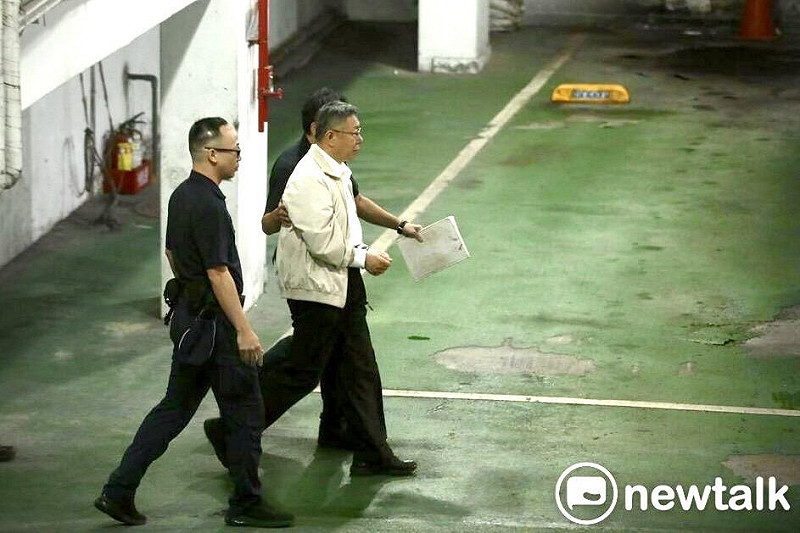 林保華觀點》柯文哲涉弊被羈押!民眾黨的要員們真的完全相信他嗎 柯文哲從北院被帶往土城看守所。 圖:周煊惠拍攝