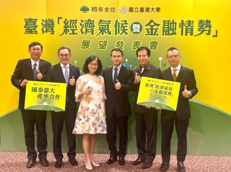 國泰金投資長程淑芬今（11）日指出，除非課稅手法太過極端，否則課徵碳費對台灣的通膨影響有限，但對不同子產業的影響可能不一，須留意像是有「碳洩漏」風險、進口替代、及短期難轉型等企業競爭力的衝擊，能否有機會拿到碳費優惠。   圖：黃偉柏／攝影