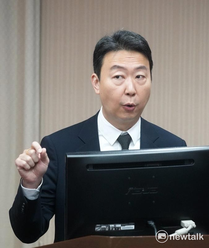 交通部長陳世凱在立院交通委員會備詢。   圖：張良一/攝