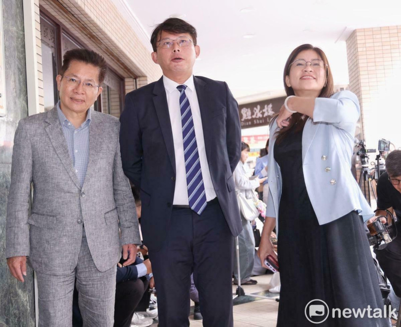 黃國昌認為，今（11）日的「和解飯局」，政院仍未提出解方。圖為民眾黨團總召黃國昌等人進場。   圖：張良ㄧ/攝