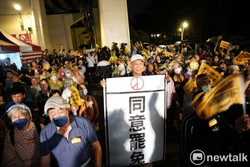 中選會說明有關罷免提案時間點及適用舊法相關法律依據。圖為2024年罷免基隆市長謝國樑造勢晚會現場。   圖：張良一/攝