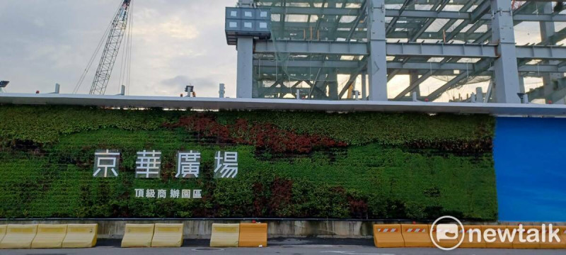 京華城，京華廣場。   圖：林冠妙／攝