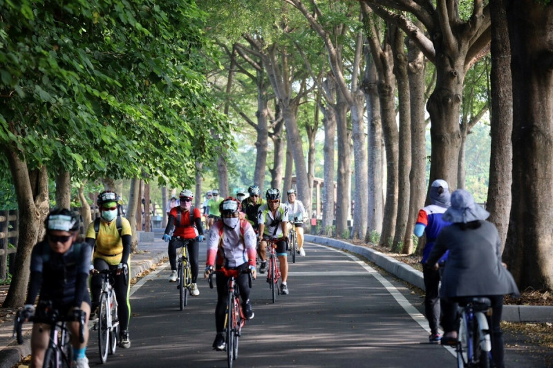 39K追火車組（田中-二水）車友行經八堡圳綠色廊道，風景相當美。