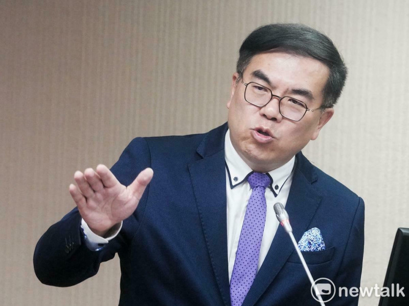 環境部長彭啓明今(17)日表示，新空品政策白皮書目標將在本月底前出爐，也代表未來的政策方向。   圖：張良一／攝