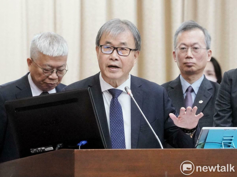 對於賴士葆指控教育部因高中生心智不成熟不交流陸生，教育部長鄭英耀嗆，說話要負責！   圖：張良一／攝