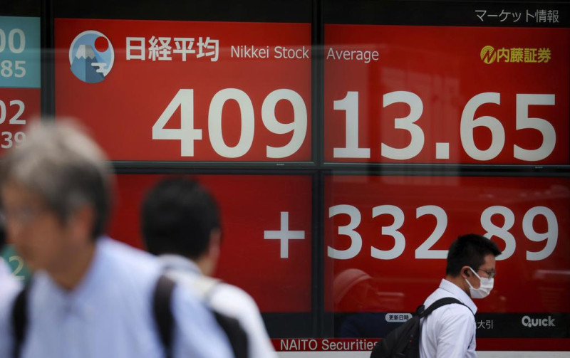 由於美國週三（15日）釋出核心通膨數據降溫，12 月份 CPI 年增為符合預期的 2.9%；核心 CPI 年增率回落至 3.2%，為六個月來首次降低且低於預期和前值，季增率 0.2% 也是低於預期和前值。加上美國銀行業的財報報喜，提振市場信心。不僅美股債雙漲，今（16）日亞股市場早盤也一片走紅。   圖：達志影像／美聯社