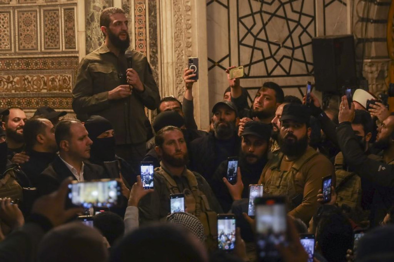 敘利亞叛軍領導人阿布·穆罕默德·朱拉尼（Abu Mohammed al-Golani）在首都大馬士革發表談話。   圖：達志影像／美聯社