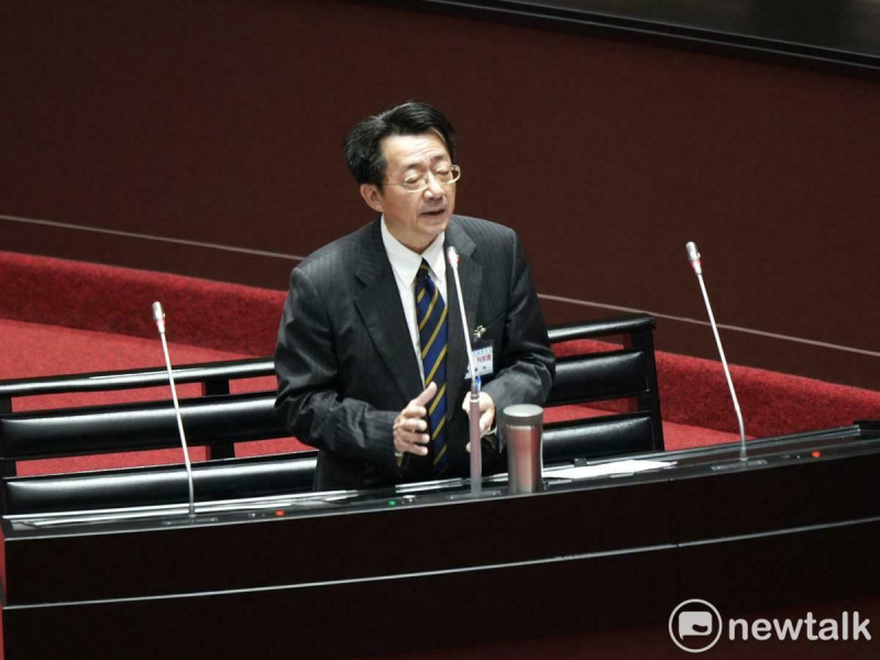 民眾黨立委質疑大法官被提名人廖福特站在霸凌一方，廖則解釋法評會為合議制。   圖：張良一/攝