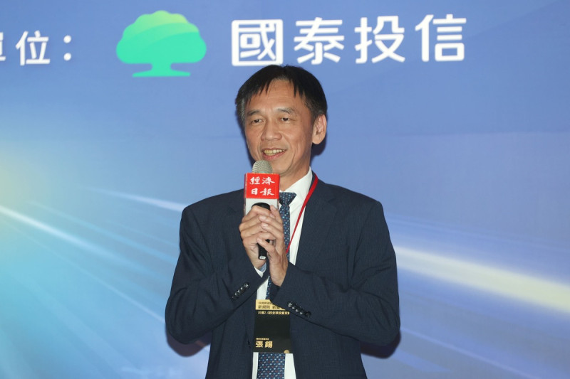 有「台股多頭總司令」稱號的國泰投信董事長張錫預估，在 2030 年前台股都是多頭市場，投資人可把握時機撿便宜，攤平長期持有成本。   圖：國泰投信／提供