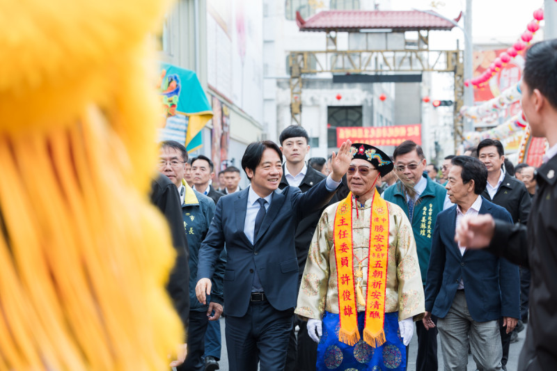  總統賴清德赴台南中樓勝安宮參香。 圖：總統府提供 