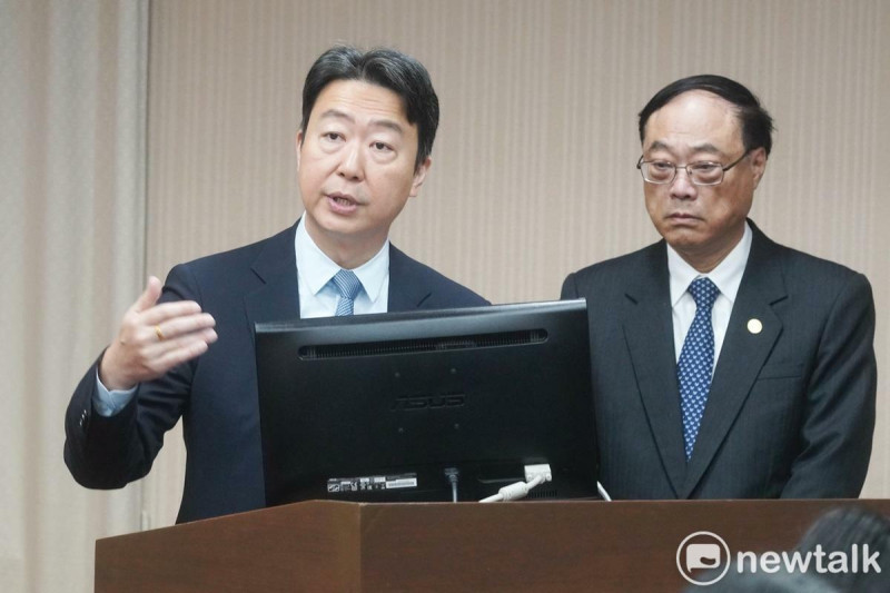 交通部長陳世凱、觀光署長周永暉在立院交通委員會備詢。   圖：張良一/攝